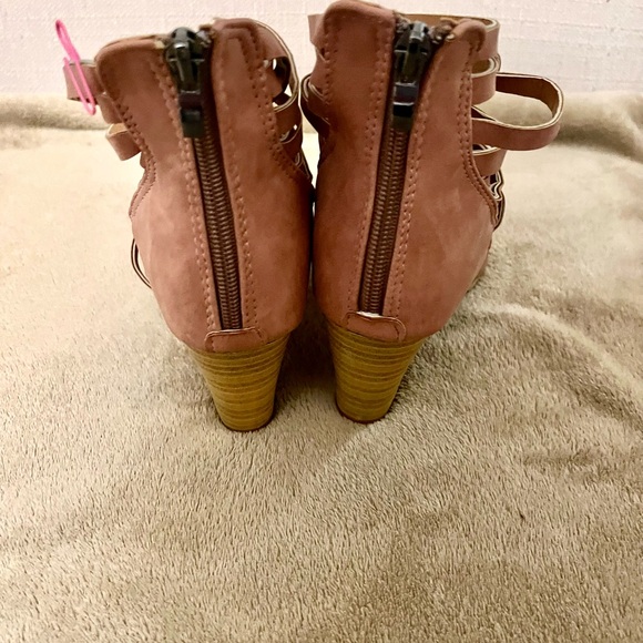 Size 5 Dusty Rose Heeled Dress Ankle Boot - Picture 3 of 3